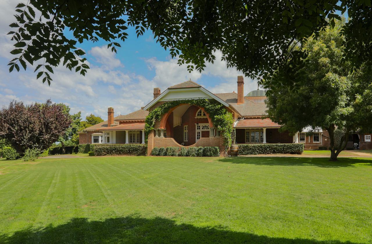 Petersons Armidale Winery And Guesthouse Екстер'єр фото