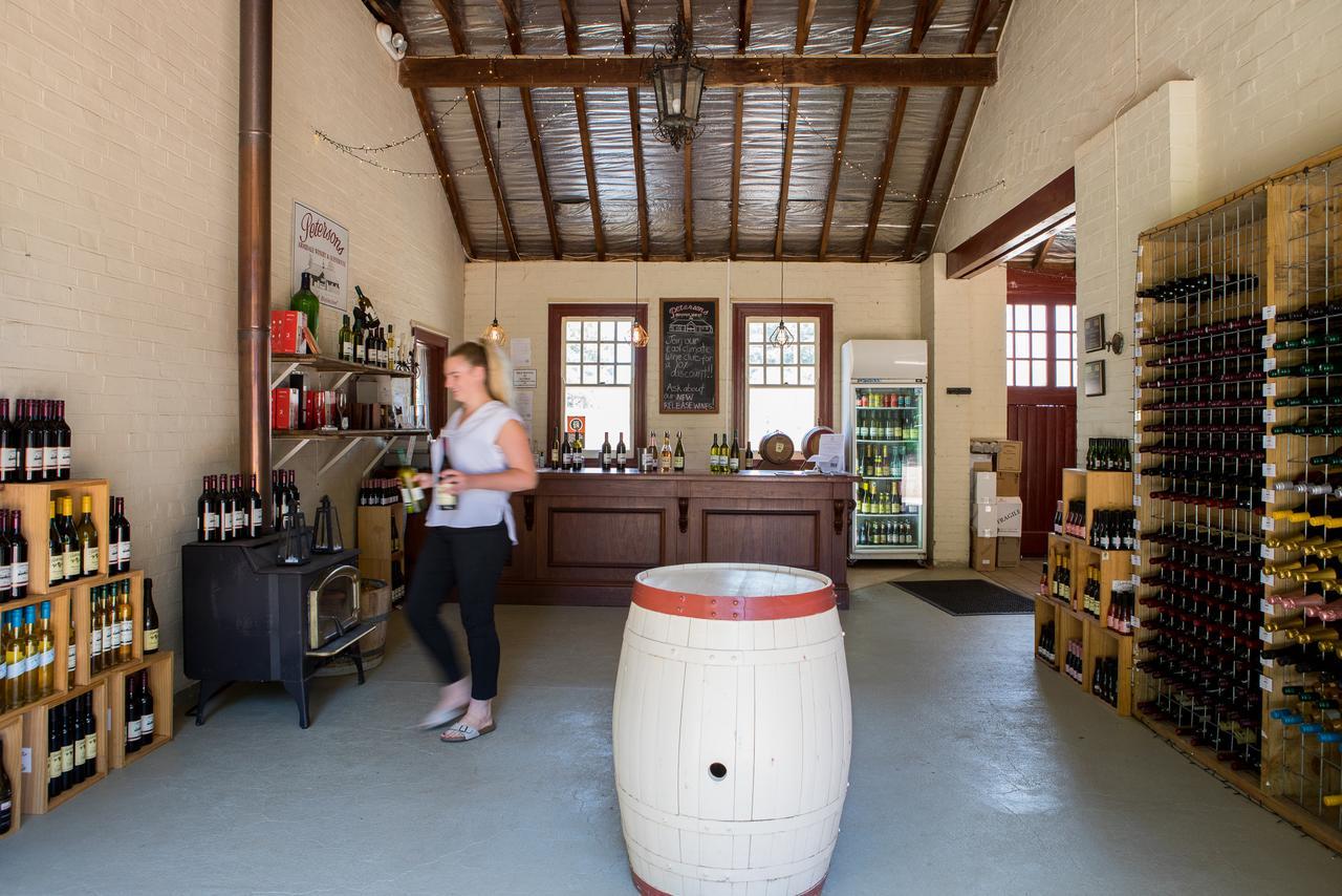 Petersons Armidale Winery And Guesthouse Екстер'єр фото